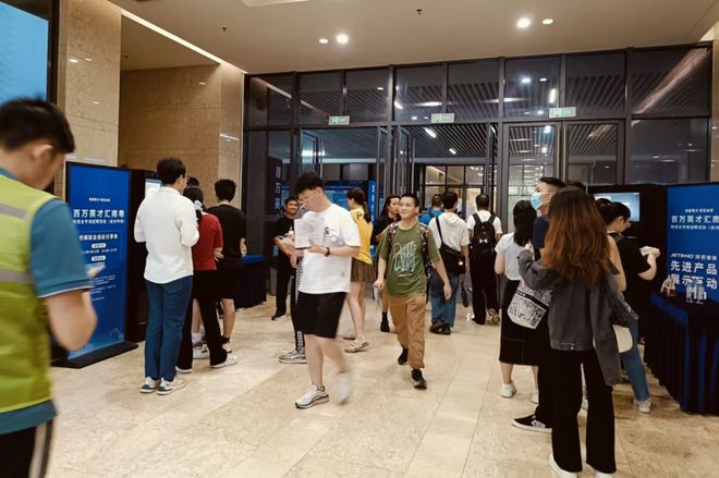 万英才汇南粤醇香咖啡赋能制造业人才盛会AG真人游戏平台技诺无人咖啡机闪耀百(图3)