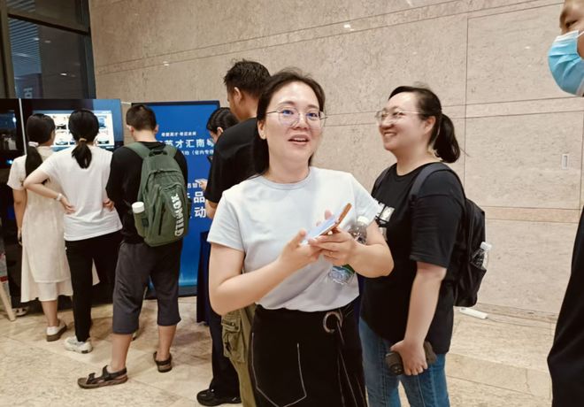 万英才汇南粤醇香咖啡赋能制造业人才盛会AG真人游戏平台技诺无人咖啡机闪耀百(图4)